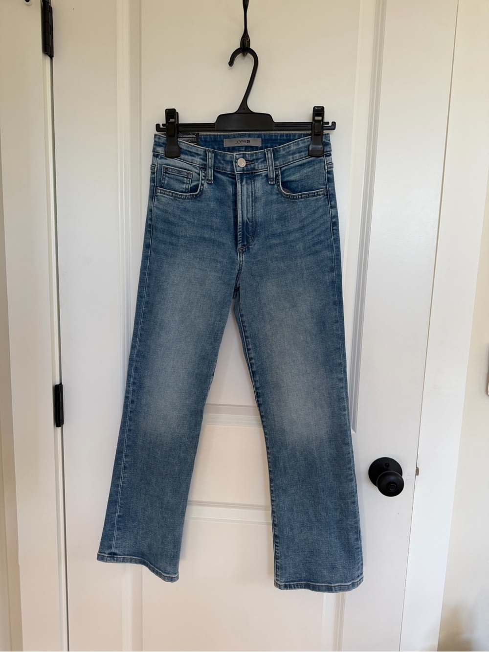 Joe’s Jeans NWT Women's Bootcut Crop Jeans 26” length, size 4, 27” waist